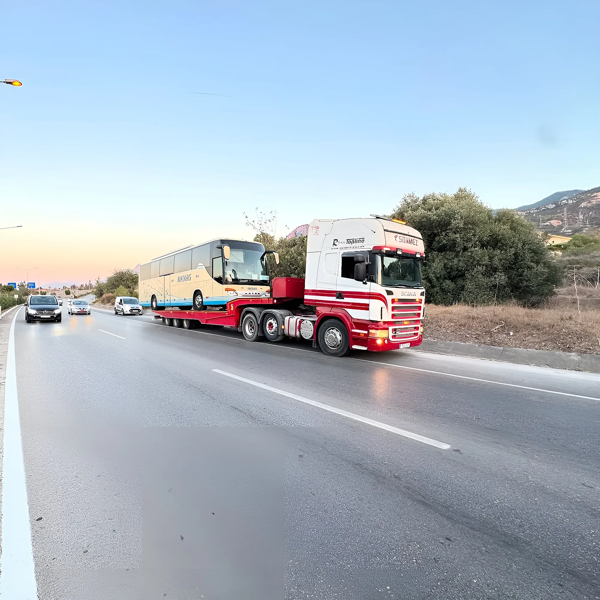 Yolda lowbed çekici