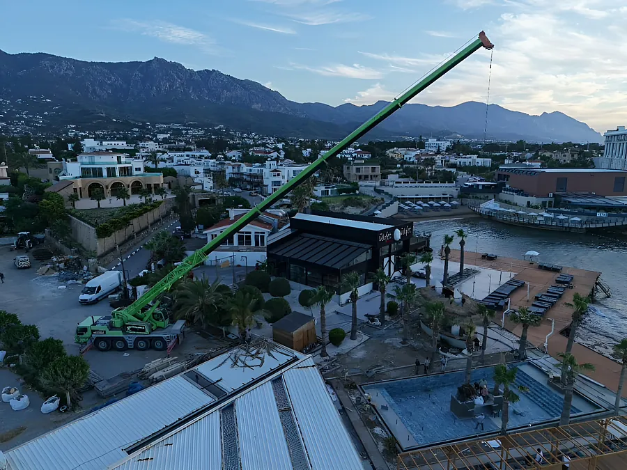 Mobil vinç, Girne Limanı üstünde